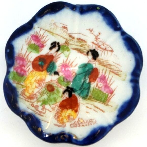 Blue Cobalt White Vintage Garden Geisha Kutani Ware Porcelain Lidded Trinket Box - Picture 11 of 13